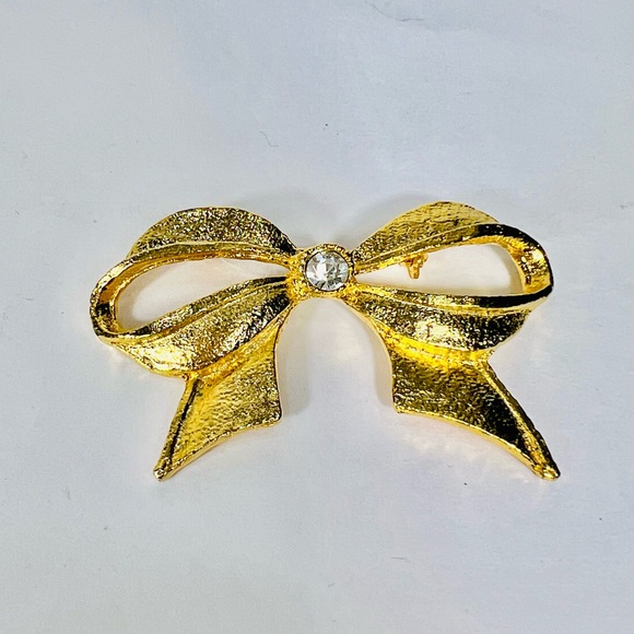 Vintage Style Gold Tone Jewellry Lot of 4 Butterfly Bow Earrings (Are vintage) - Picture 9 of 10